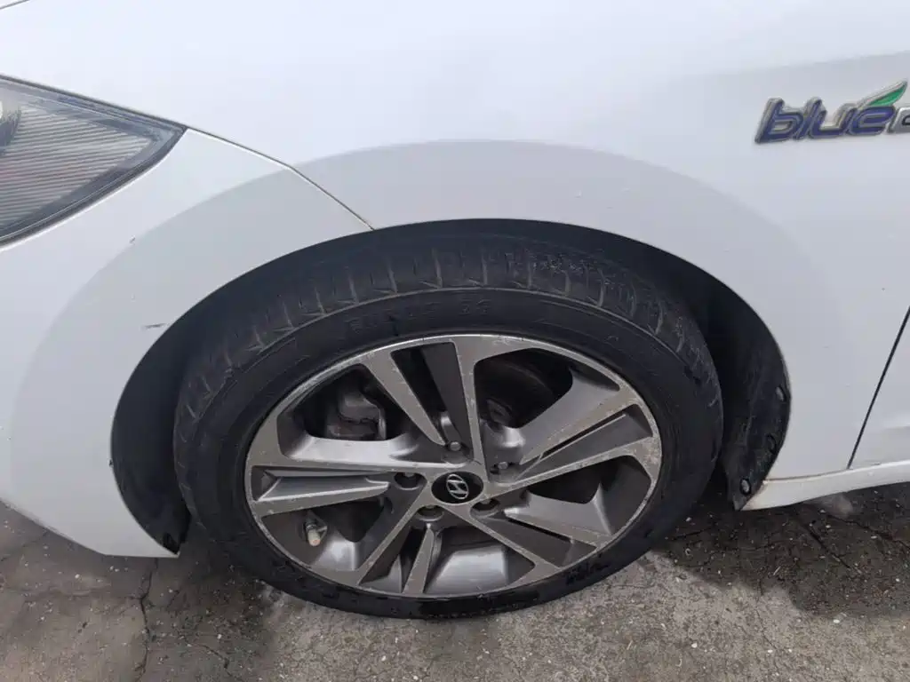 Hyundai Elantra — миниатюра 23