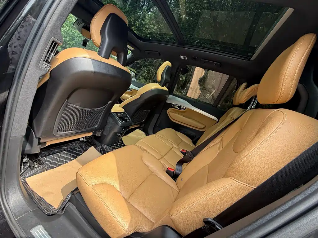 Volvo XC90 — миниатюра 9