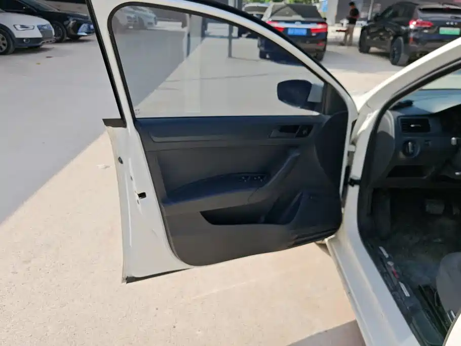 Volkswagen Santana — миниатюра 7
