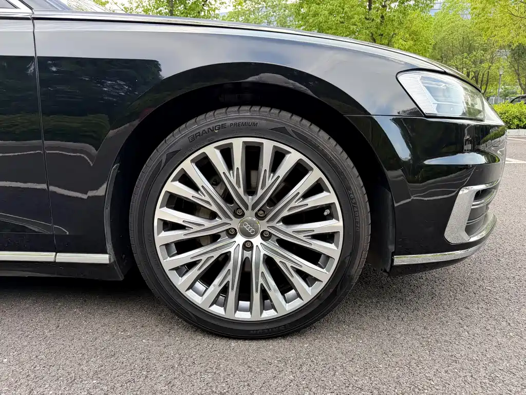 Audi A8 — миниатюра 10