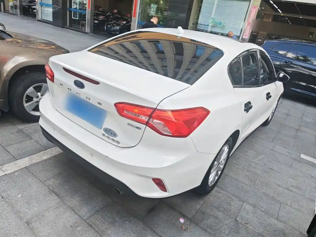 Ford Focus — миниатюра 7