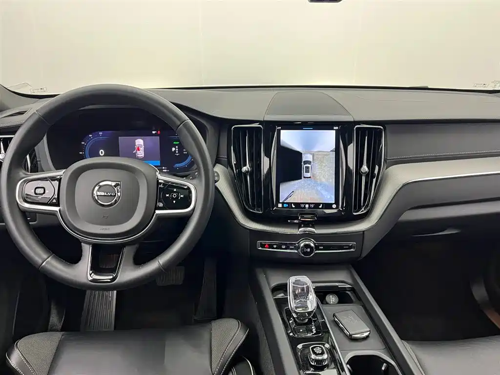 Volvo XC60 2024 T8 Sport