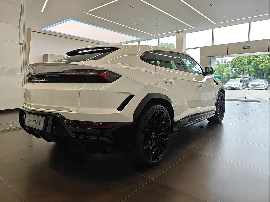 Lamborghini Urus SE — миниатюра 4