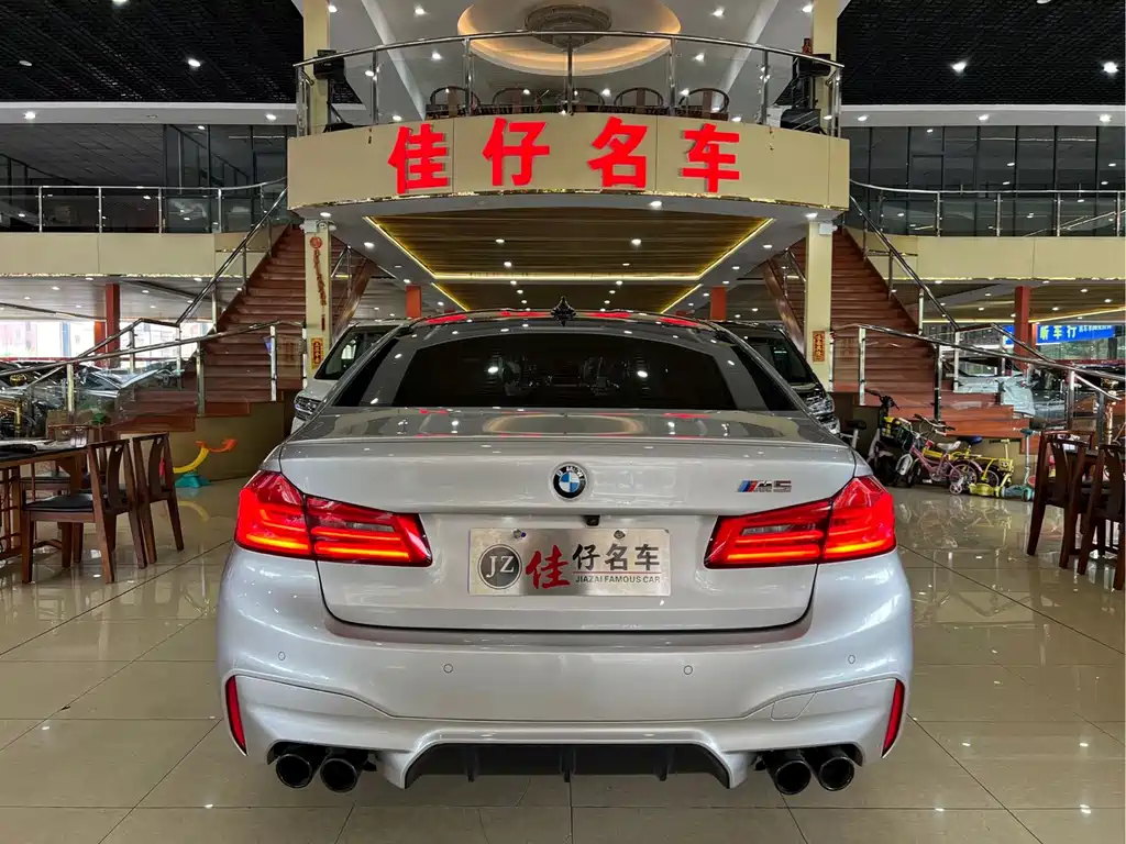 BMW M5 — миниатюра 5