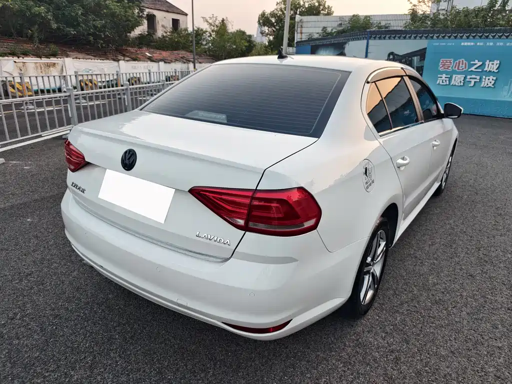 Volkswagen Lavida — миниатюра 9