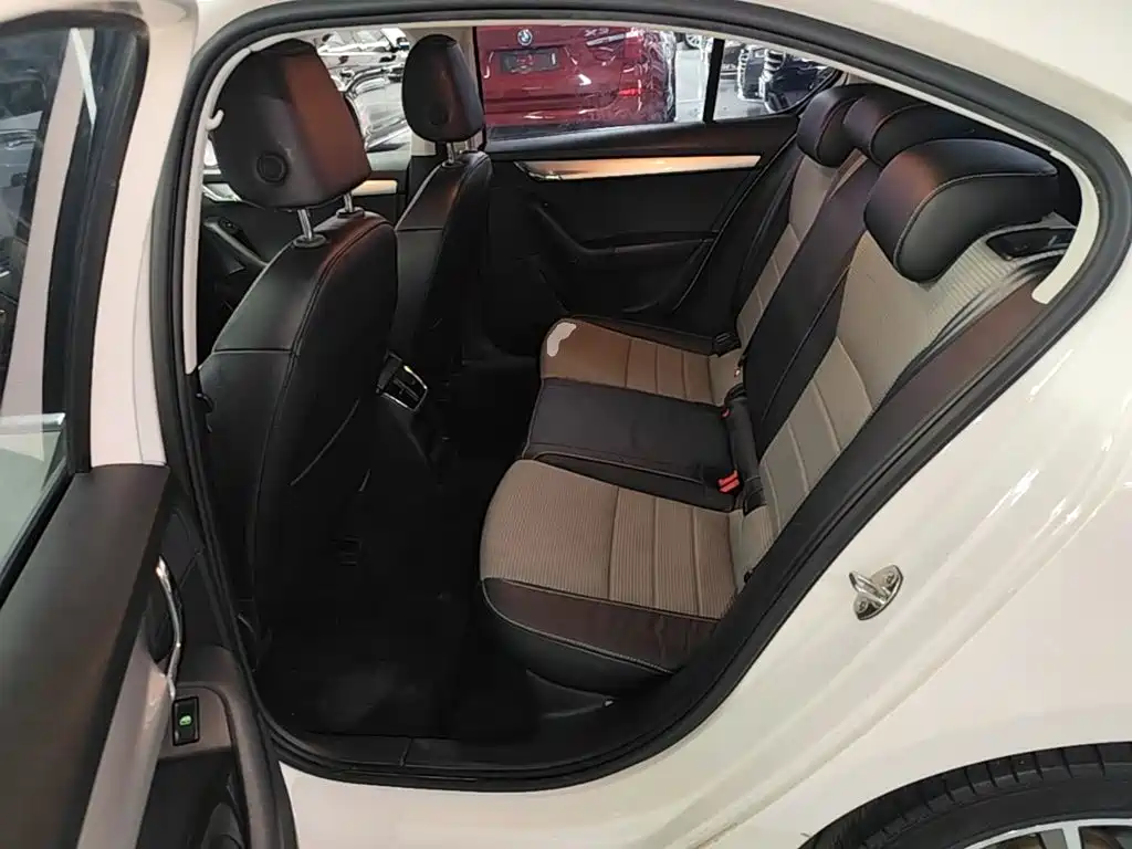 Skoda Octavia — миниатюра 17