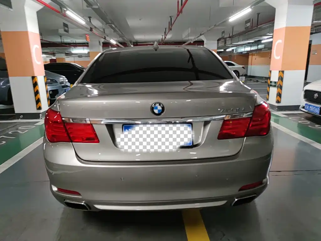 BMW 7 Series — миниатюра 12