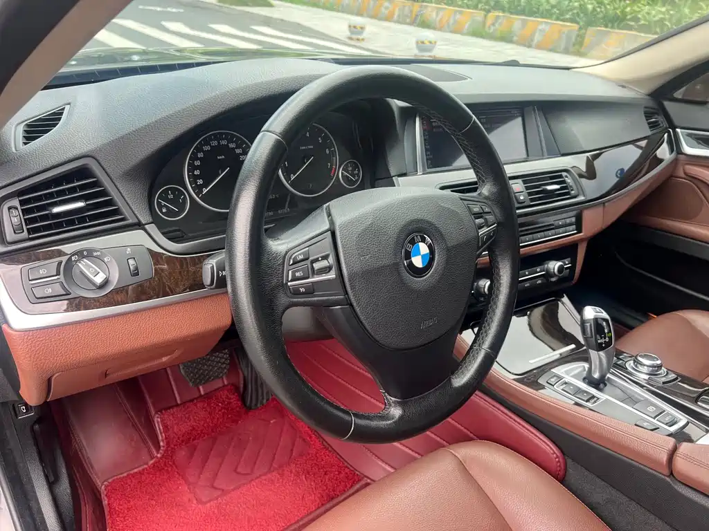 BMW 5 Series — миниатюра 18