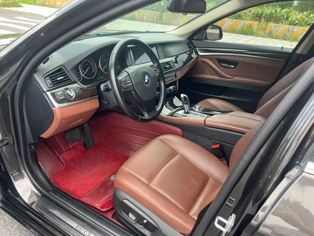 BMW 5 Series — миниатюра 11