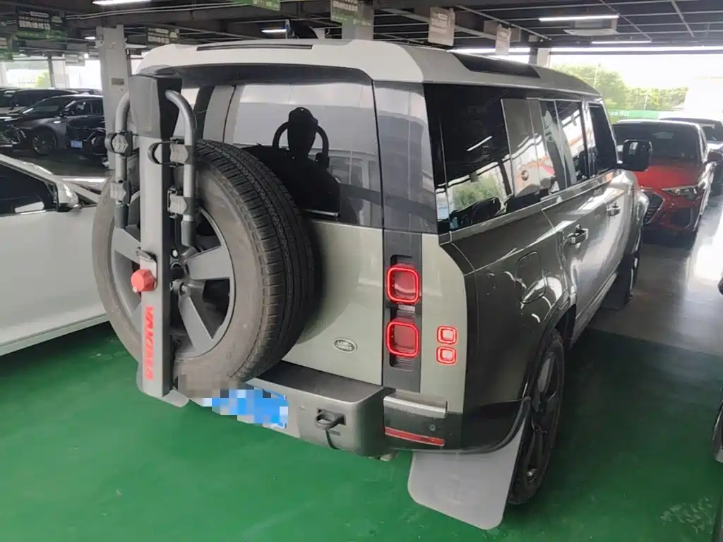 Land Rover Defender — миниатюра 7
