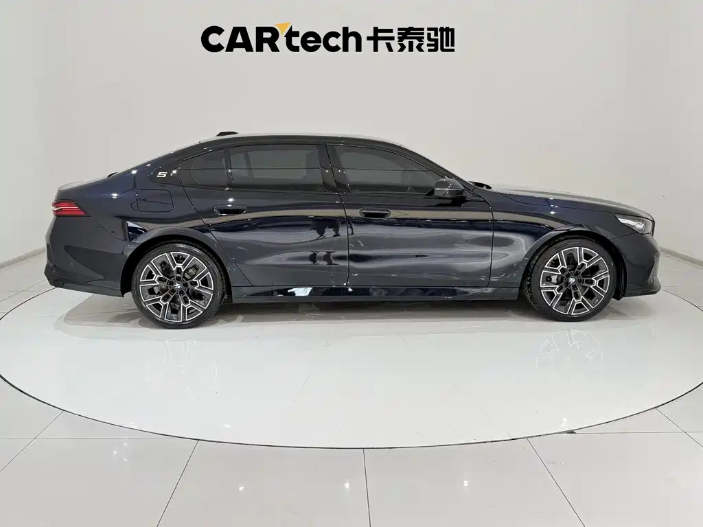 BMW 5 Series — миниатюра 4