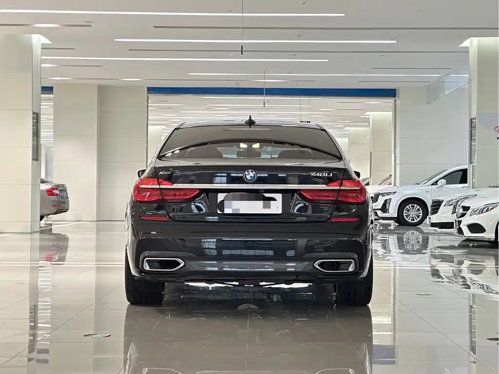 BMW 7 Series — миниатюра 3