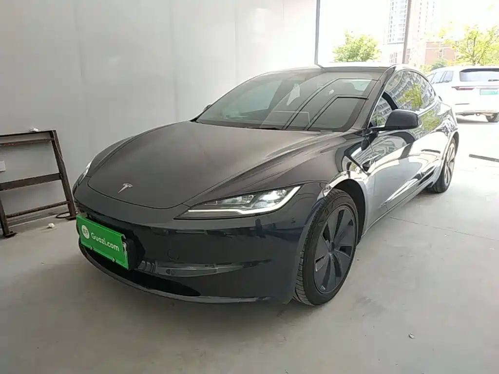 Tesla Model 3 — миниатюра 2