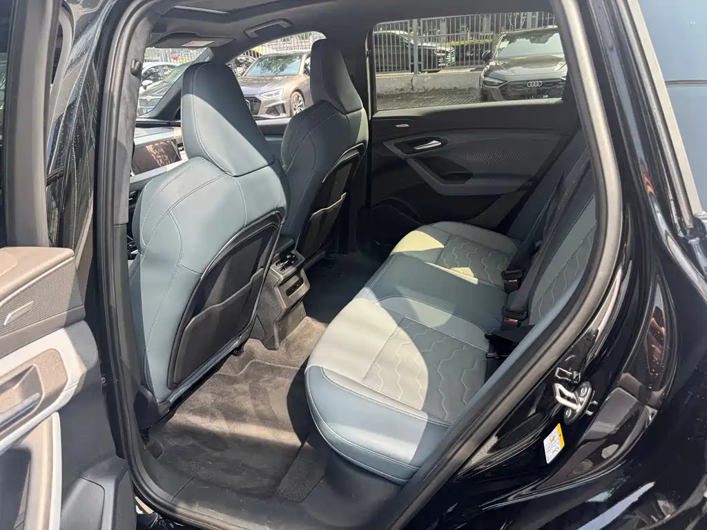 Audi Q6L e-tron — миниатюра 4