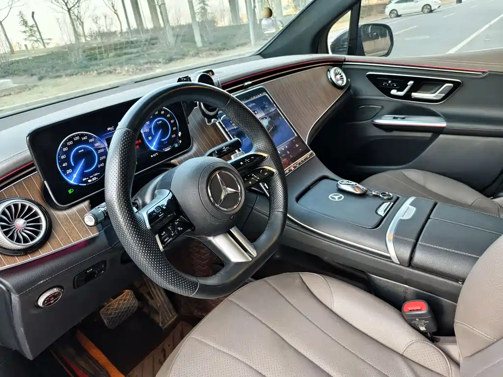 MERCEDES-BENZ EQE SUV