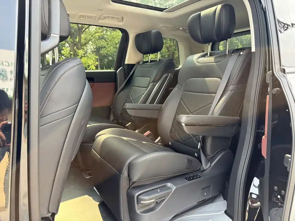 GAC Motor Trumpchi E8 PHEV — миниатюра 10
