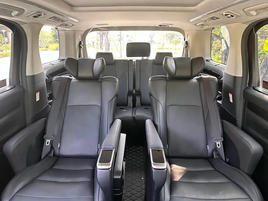 Toyota Vellfire — миниатюра 17