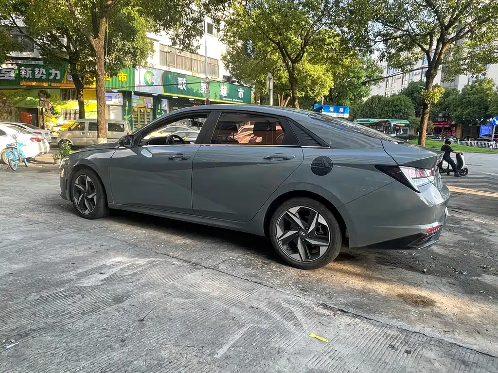 Hyundai Elantra 2021 1.5L CVT TOP Flagship