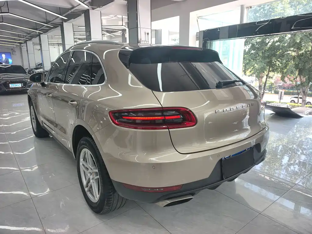 Porsche Macan — миниатюра 12
