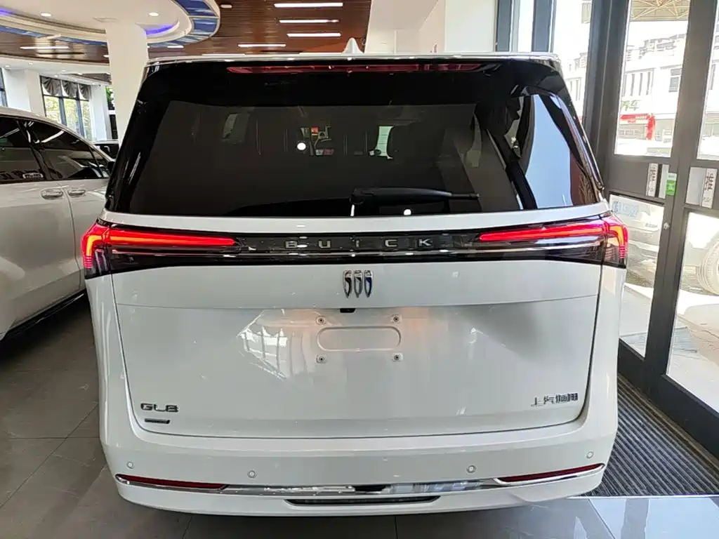 Buick GL8 Hybrid — миниатюра 6