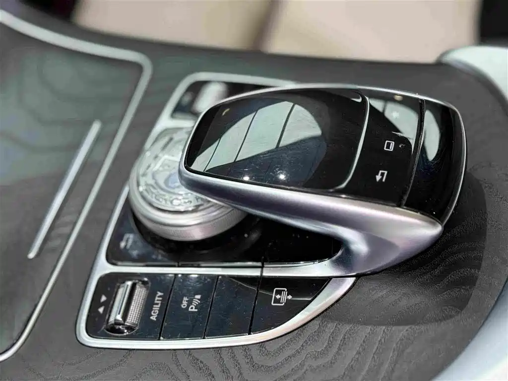 Mercedes-Benz C-Class — миниатюра 7