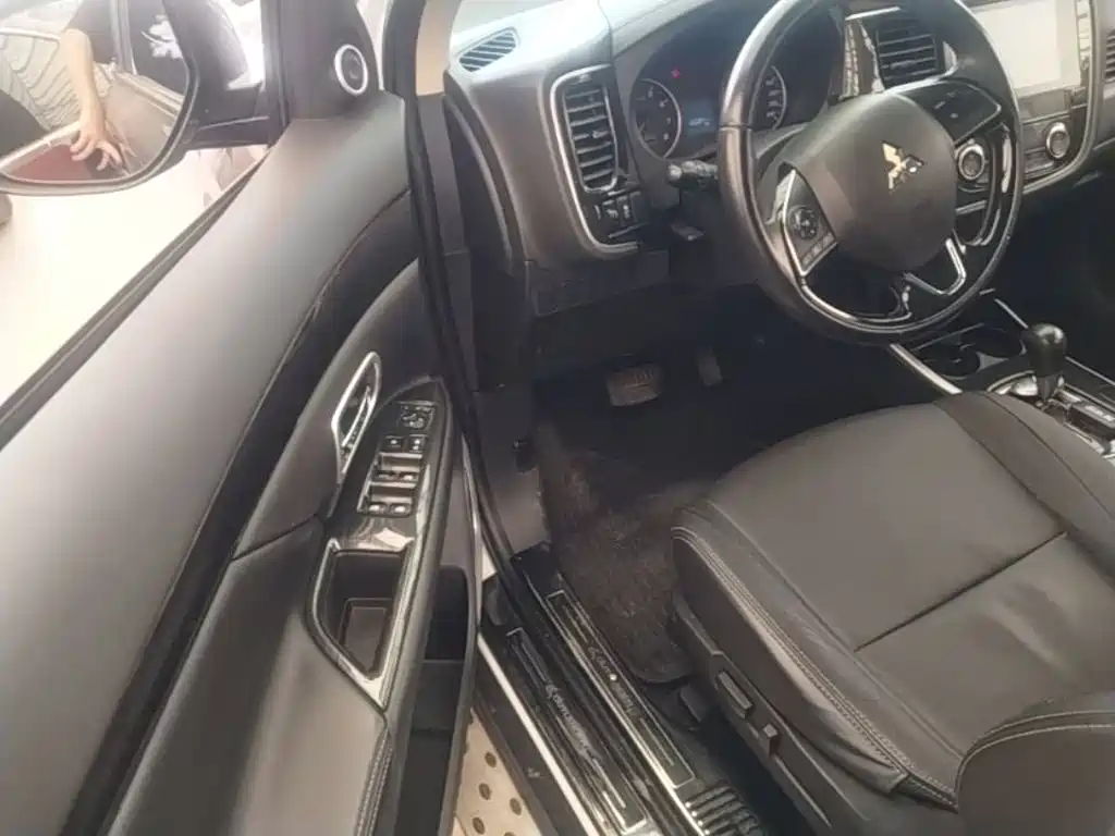 Mitsubishi Outlander — миниатюра 16