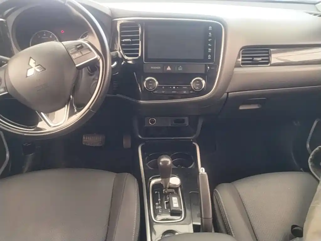 Mitsubishi Outlander — миниатюра 13