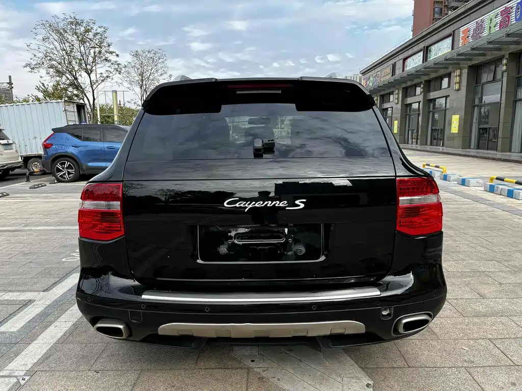 Porsche Cayenne — миниатюра 5