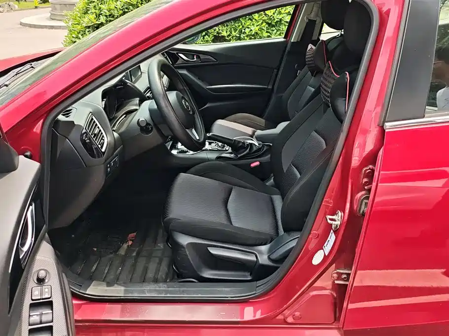 Mazda Mazda3 3 2016 1.5L AT Luxury