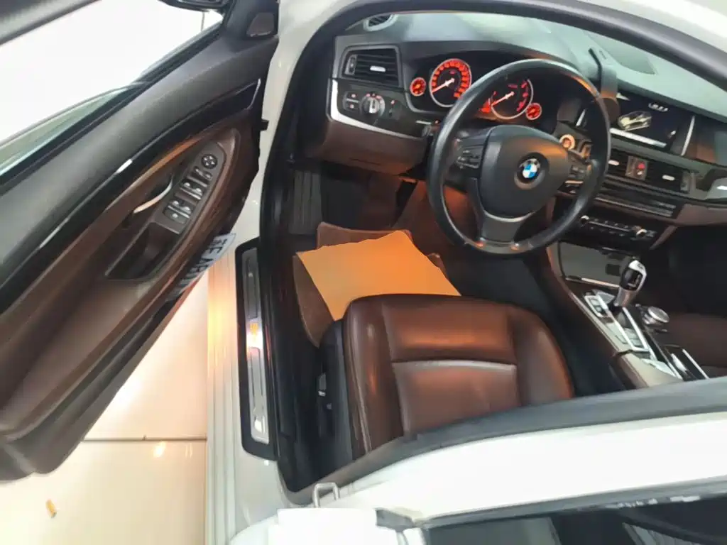 BMW 5 Series — миниатюра 16