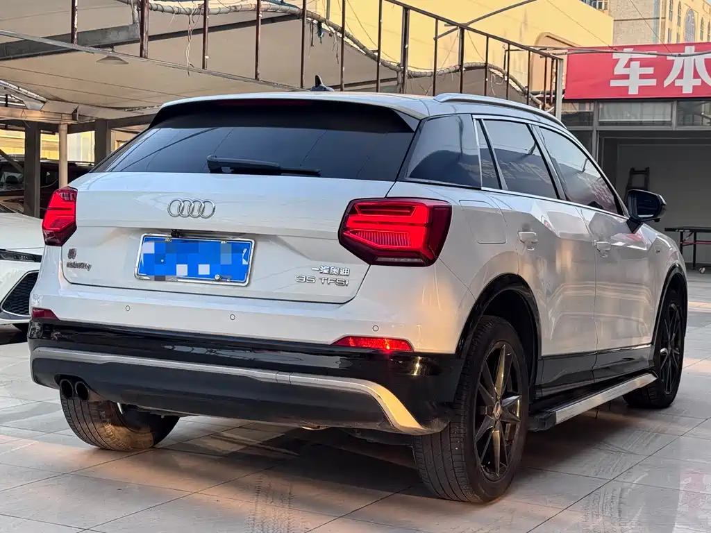 AUDI Q2L