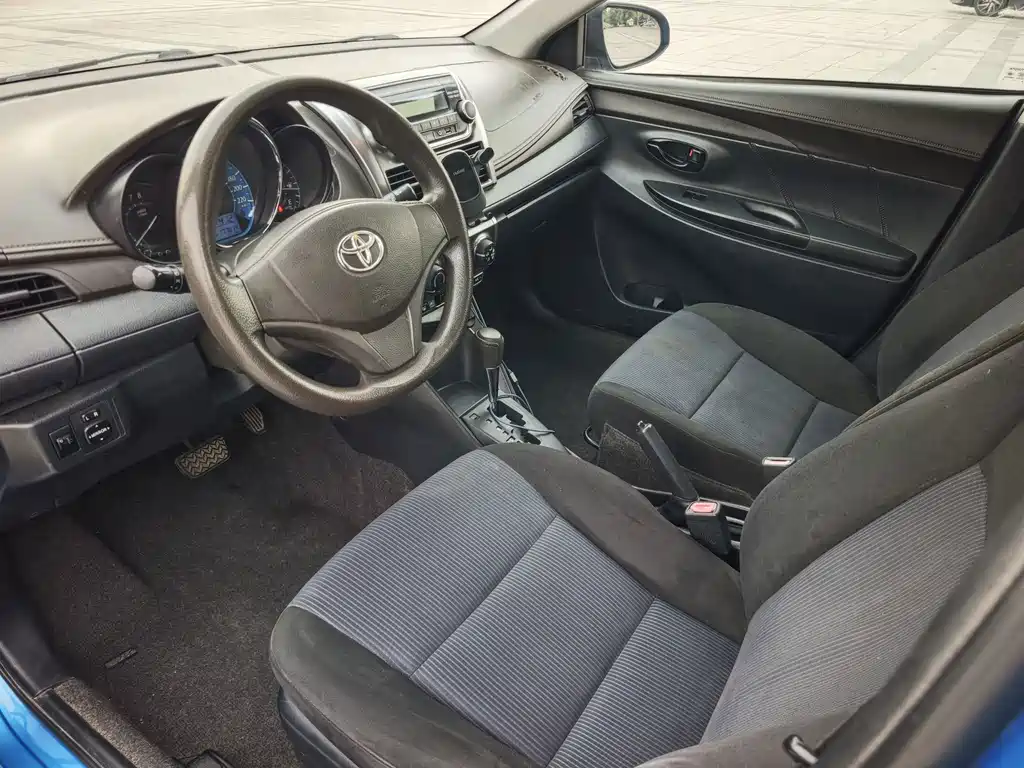 Toyota Yaris L — миниатюра 4
