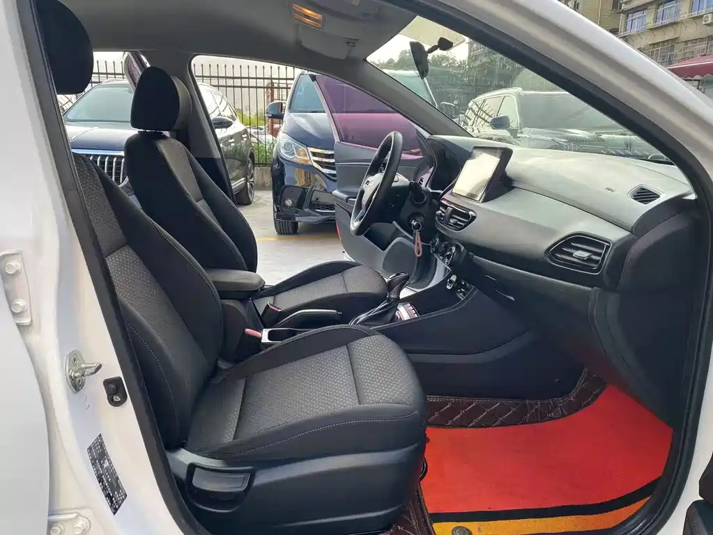 Hyundai Elantra — миниатюра 10