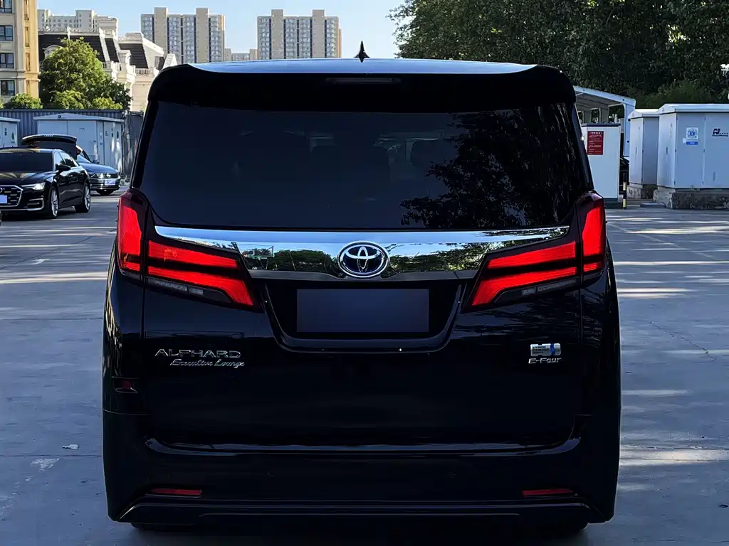 Toyota Alphard — миниатюра 4