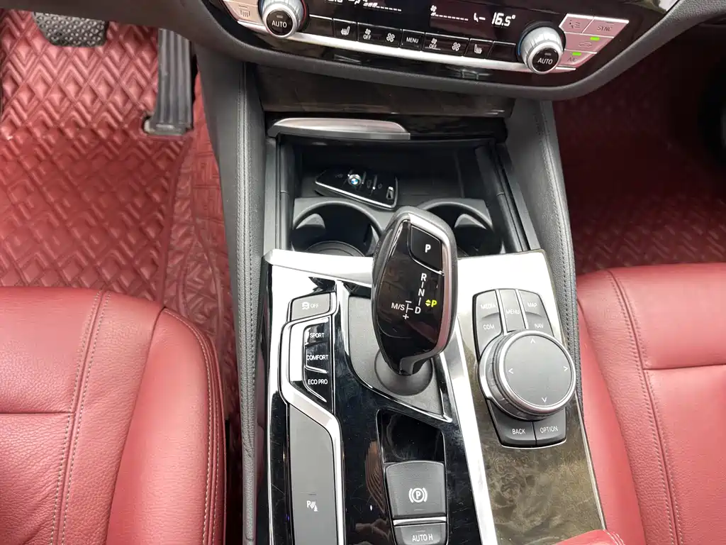 BMW 5 Series — миниатюра 11