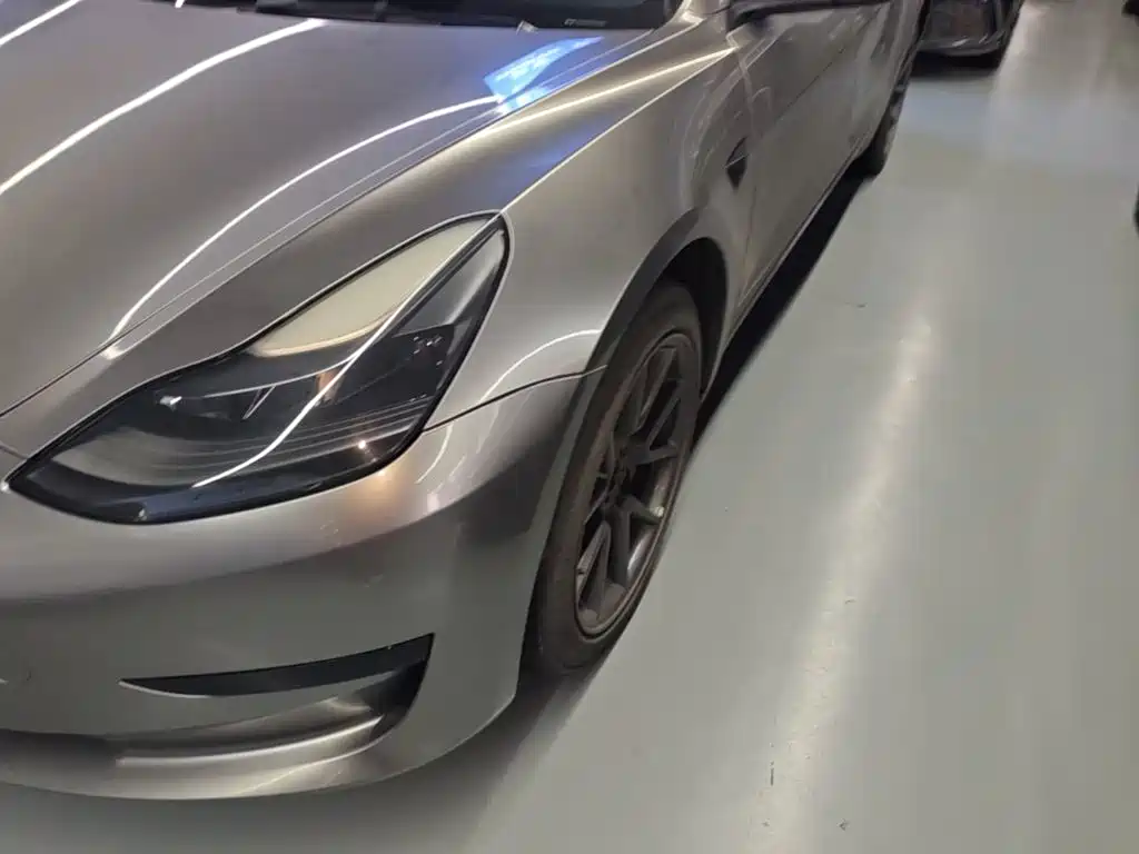 Tesla Model 3 — миниатюра 24