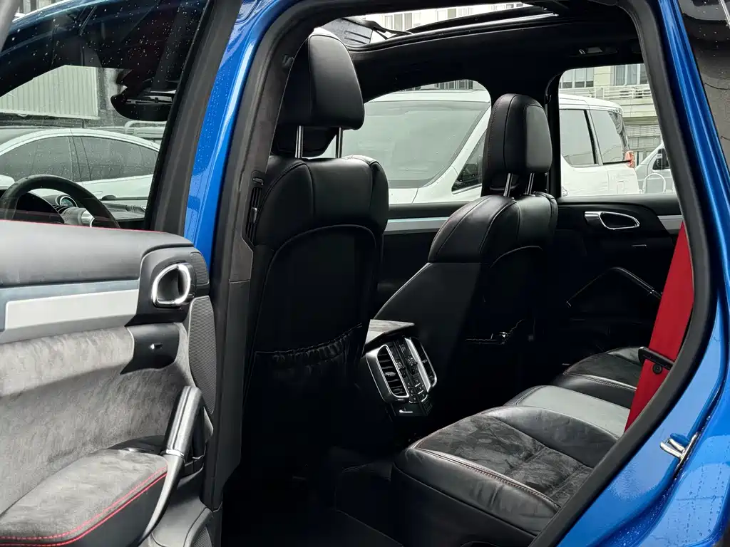 Porsche Cayenne — миниатюра 6