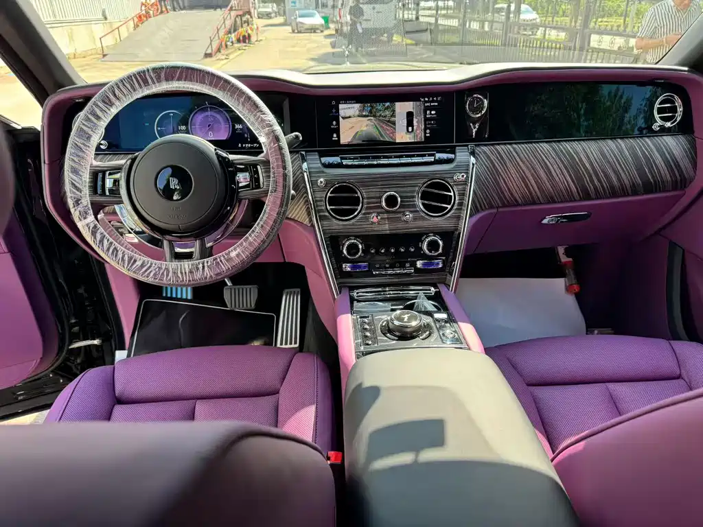 Rolls-Royce Cullinan — миниатюра 6