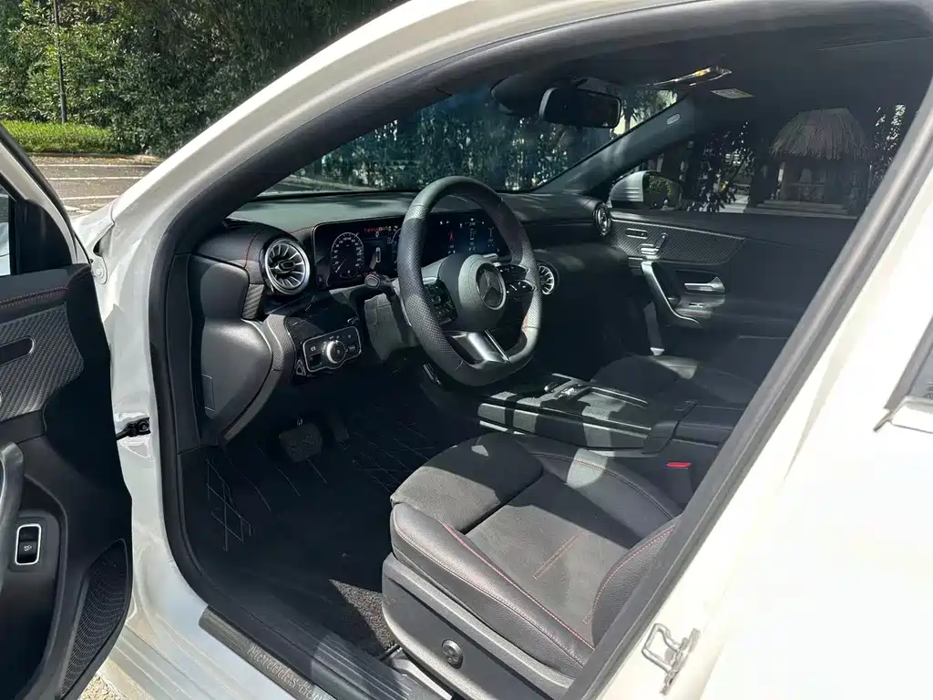 Mercedes-Benz A-Class — миниатюра 7