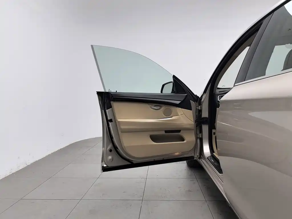 BMW 5 Series GT — миниатюра 8