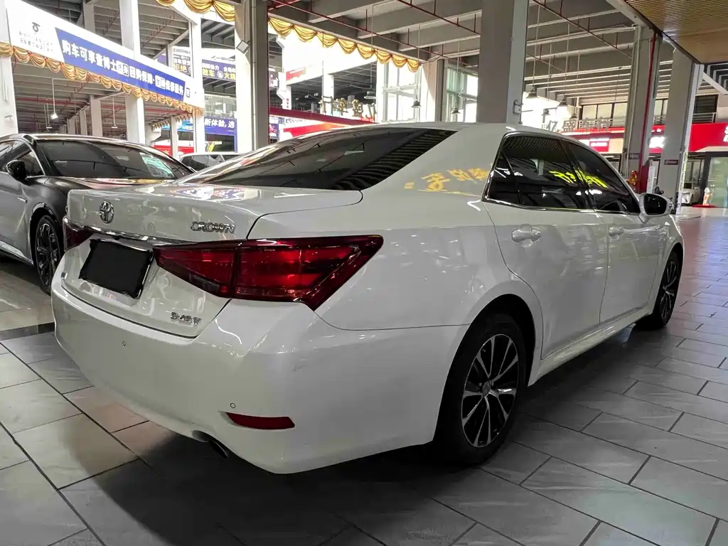 Toyota Crown — миниатюра 2