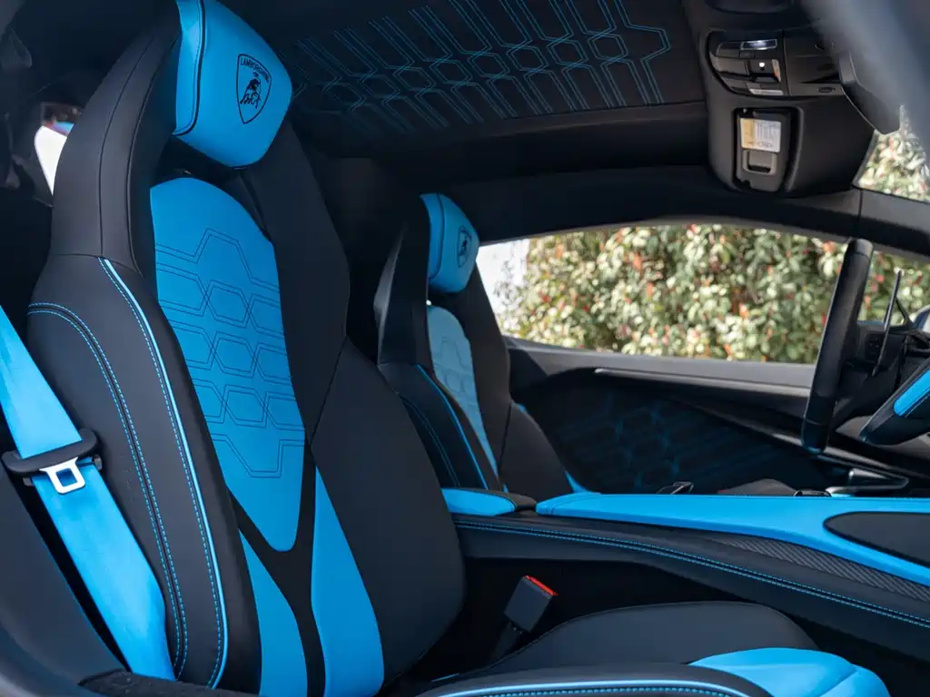 LAMBORGHINI REVUELTO