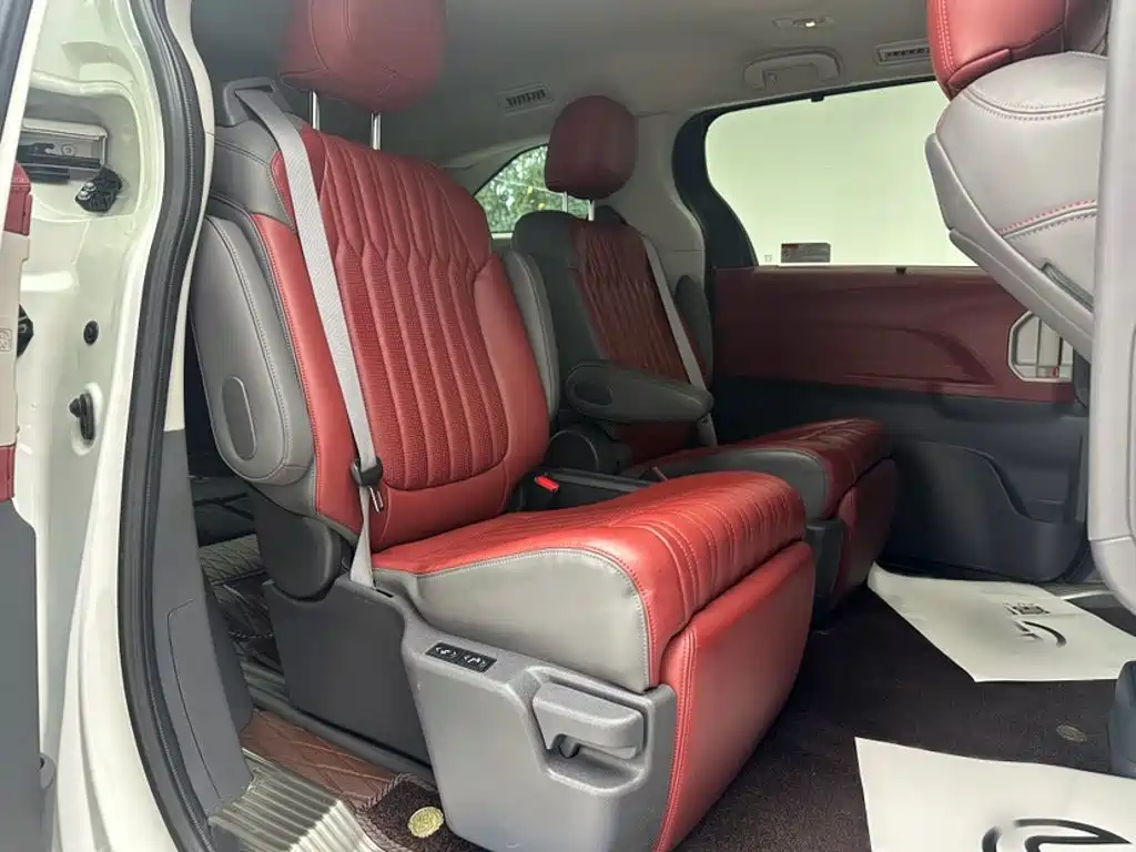 Toyota Granvia — миниатюра 7