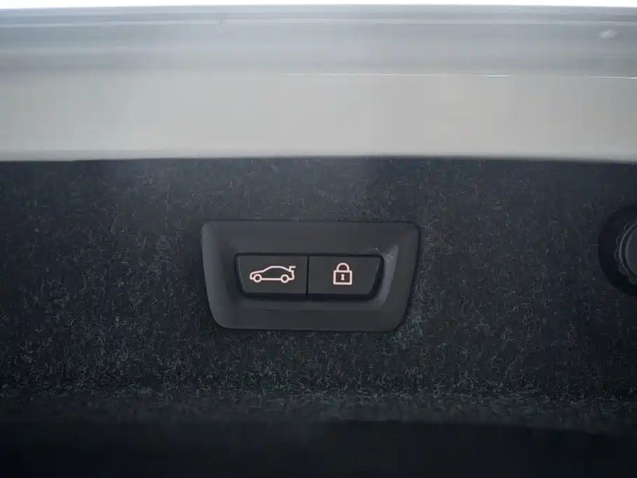 BMW 5 Series New Energy — миниатюра 20