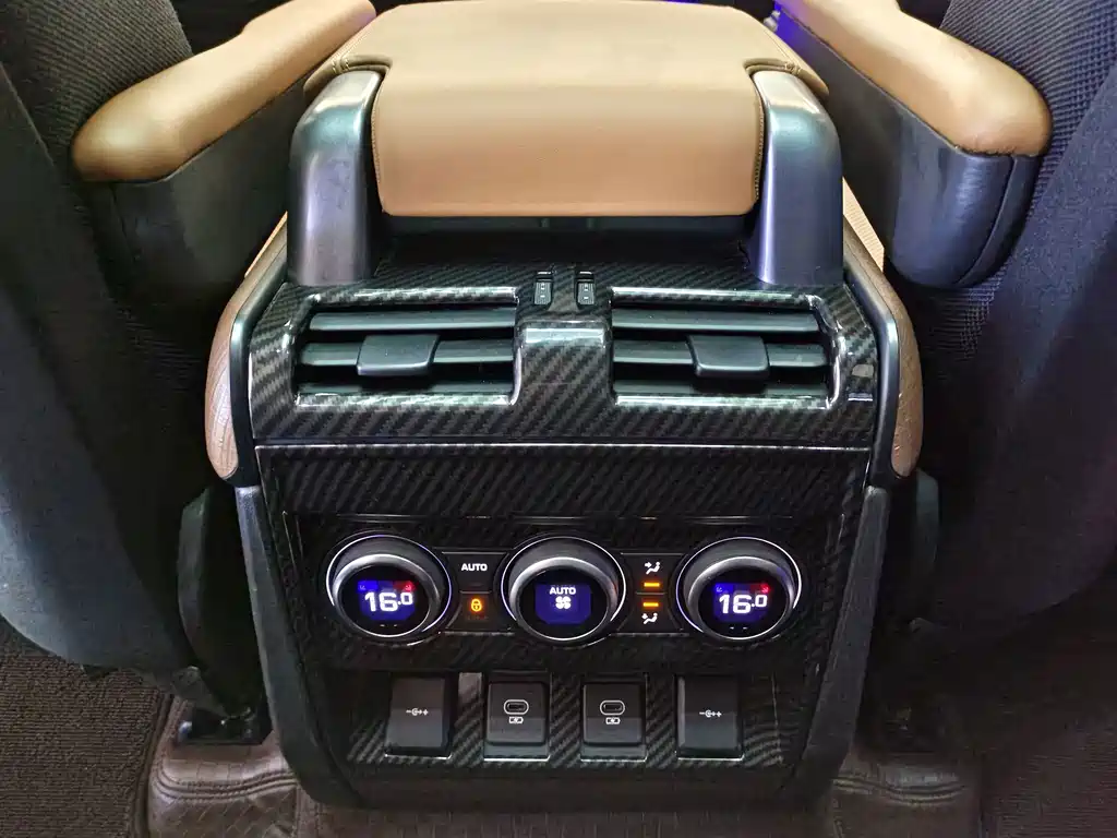 Land Rover Defender — миниатюра 15