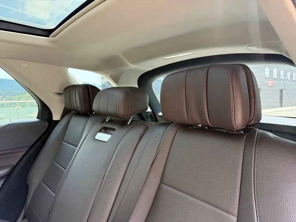 Mercedes-Benz GLE (Import) — миниатюра 38