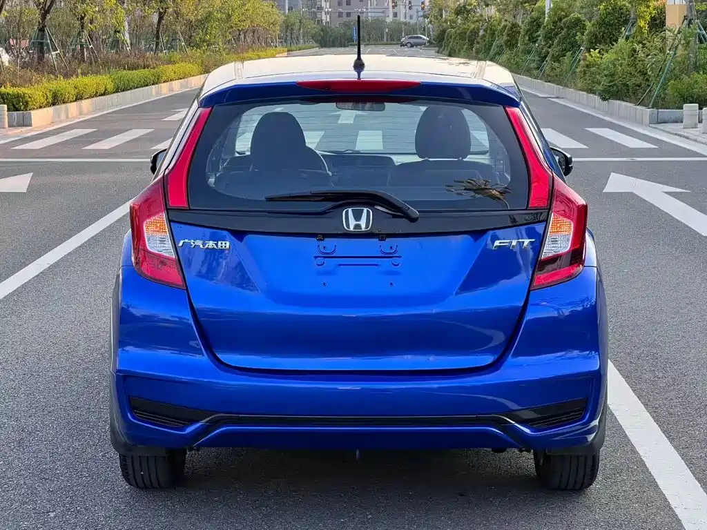 Honda Fit — миниатюра 8