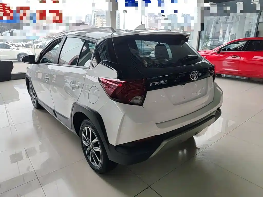Toyota Yaris L — миниатюра 5