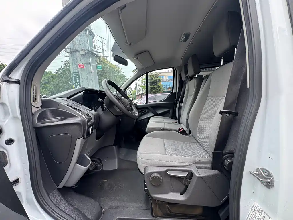 Ford Tourneo — миниатюра 9