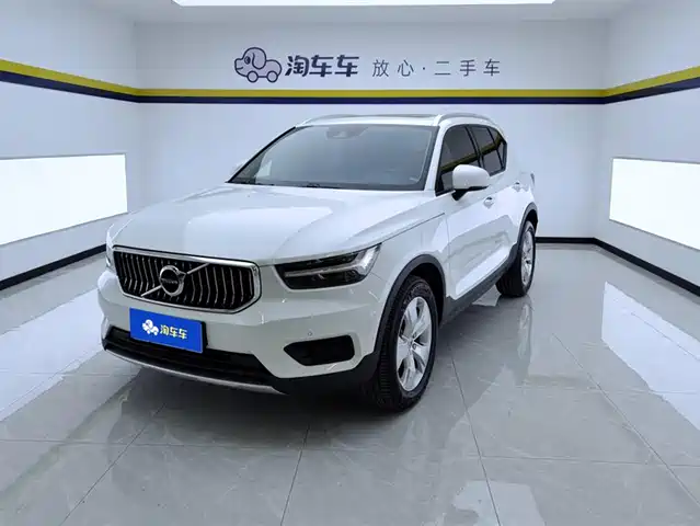 VOLVO XC40 2019
